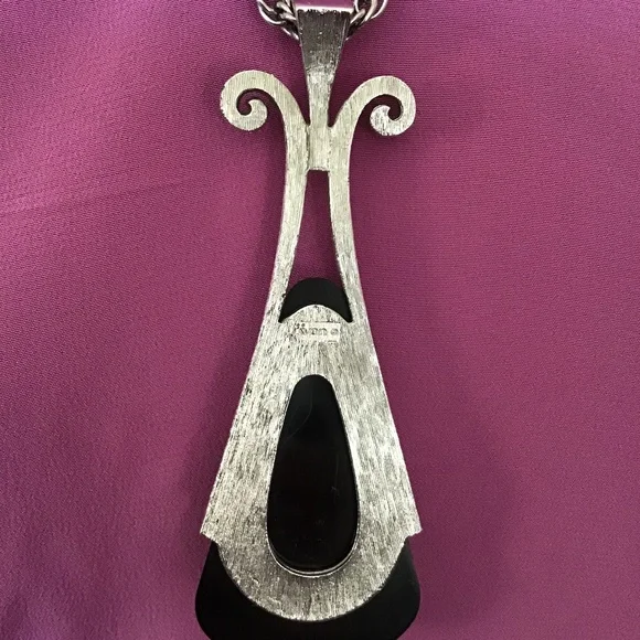 Vintage 1970’s Avon Silver Necklace with Ebony Teardrop Pendant - Picture 3 of 16